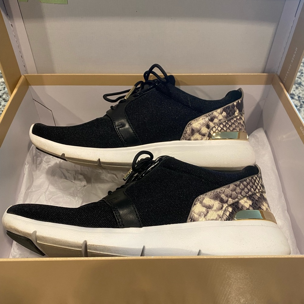 Michael Kors Tennis Shoes Size 7.5. Box included